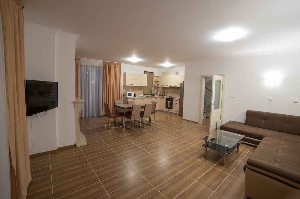 Villas In Complex Trakiyskiy Bryag 洛泽内茨 外观 照片