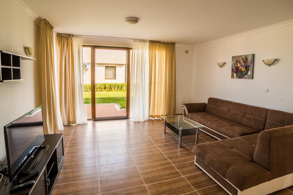 Villas In Complex Trakiyskiy Bryag 洛泽内茨 外观 照片